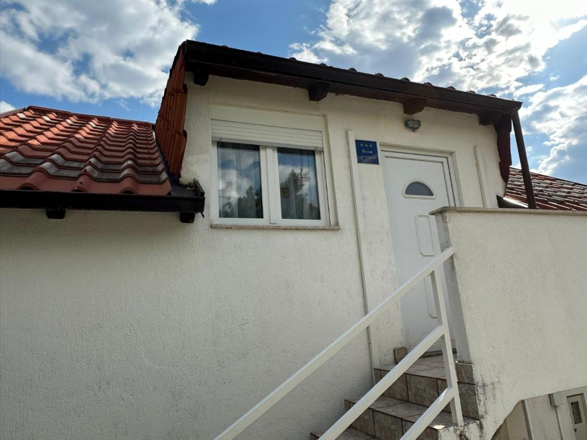 Apartmani Karlobag Kültér fotó