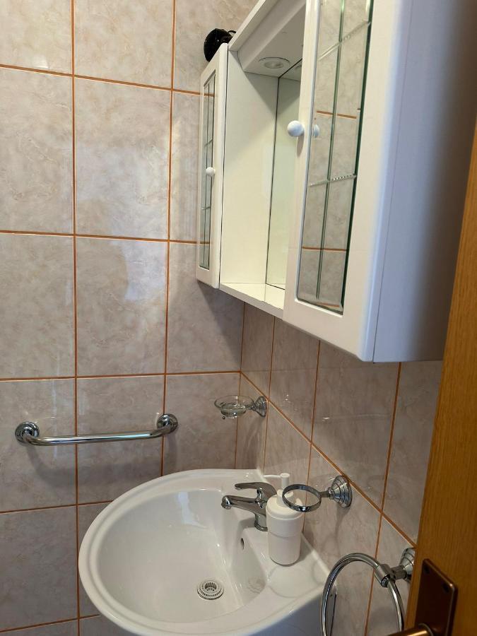Apartmani Karlobag Kültér fotó