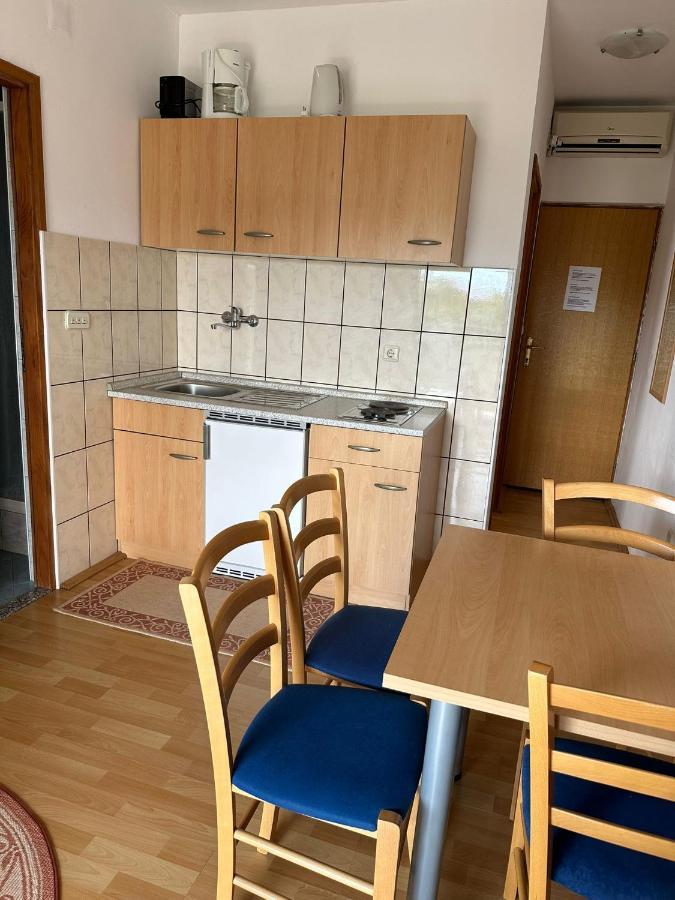 Apartmani Karlobag Kültér fotó